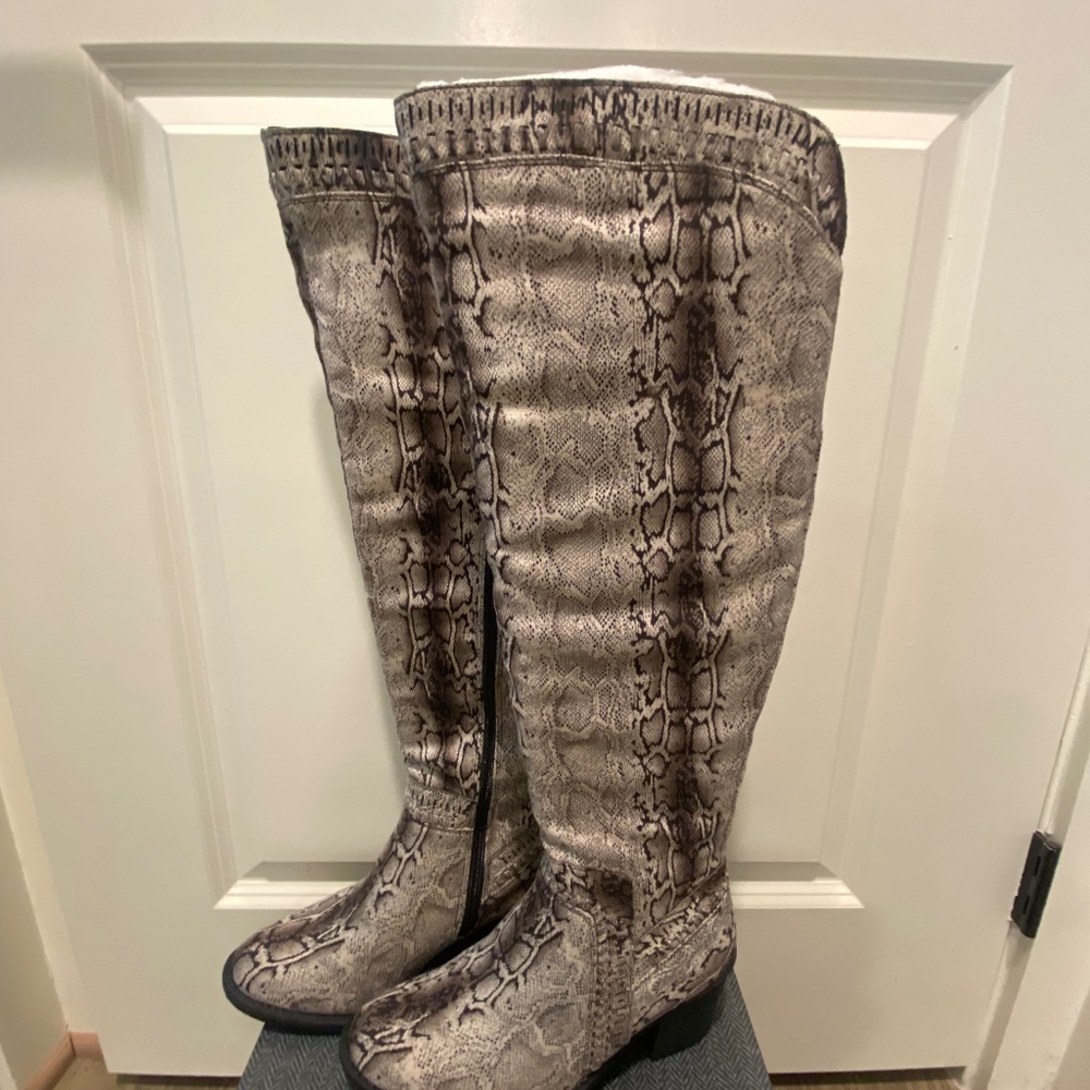 Snakeskin Boots Knee Hi New Size 8 perfect match to dress listed bought together